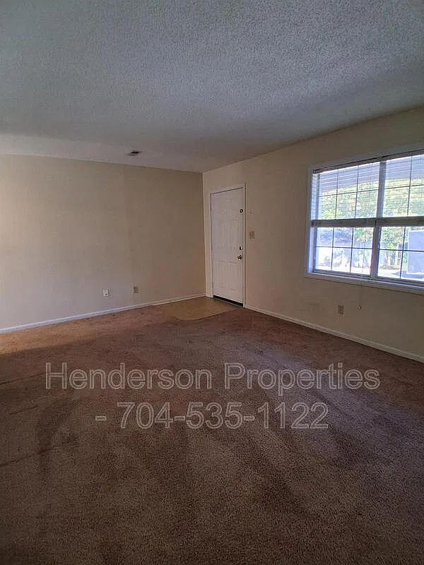 2 bed, 1.5 bath, 1100 sqft, $1,050 — Photo 4