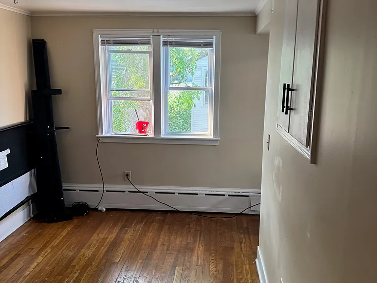 123 W 5th St #4 — Photo 7
