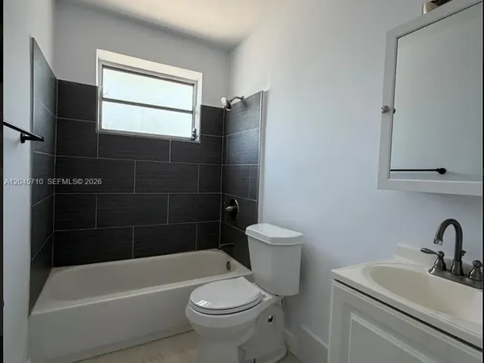 5954 NE 4th Ct #6