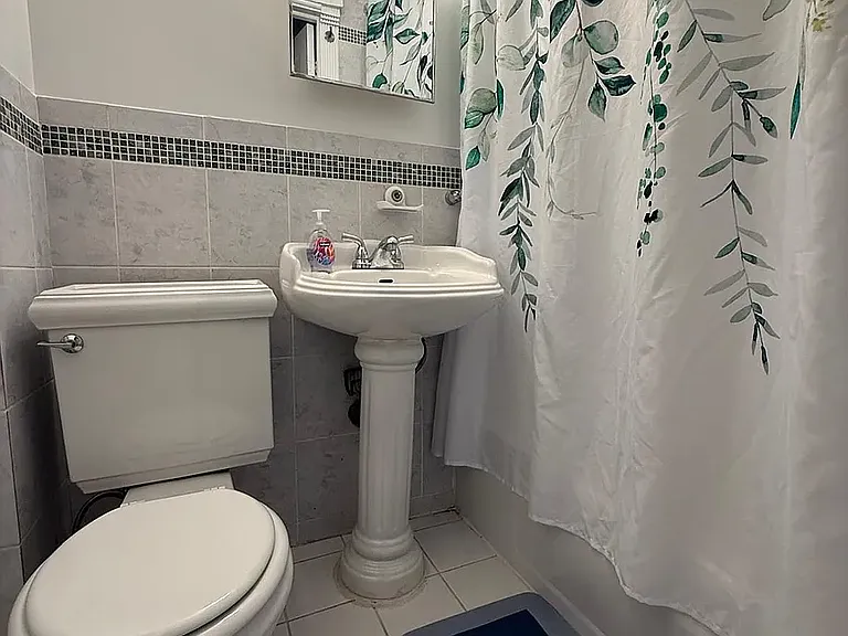 992 Hart St #2F — Photo 9