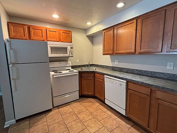 2nd image of 550 Lowell Ave APT 4