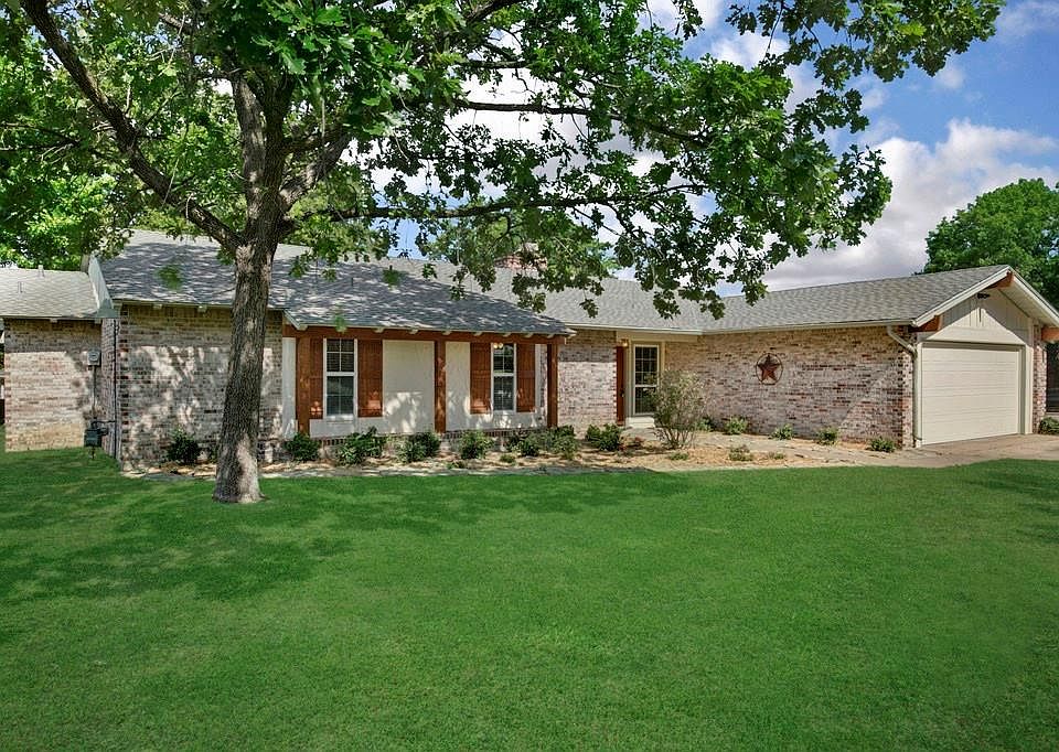 1st image of 15605 Regal Hill Cir