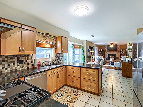 5th image of 654 Matthew Ln