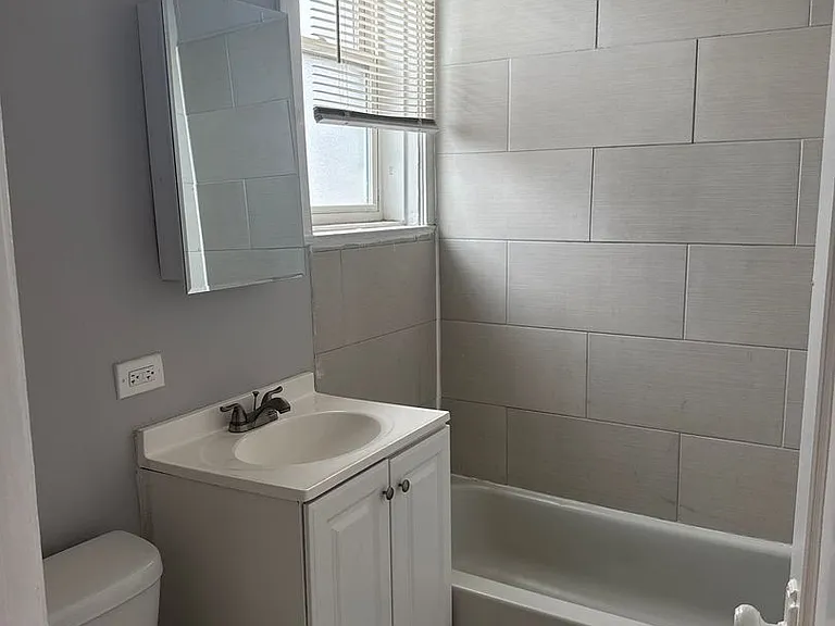SPACIOUS 2 BEDROOM APARTMENTS AVAILABLE — Photo 28
