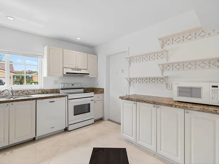 6105 Via Laguna Ln — Photo 27