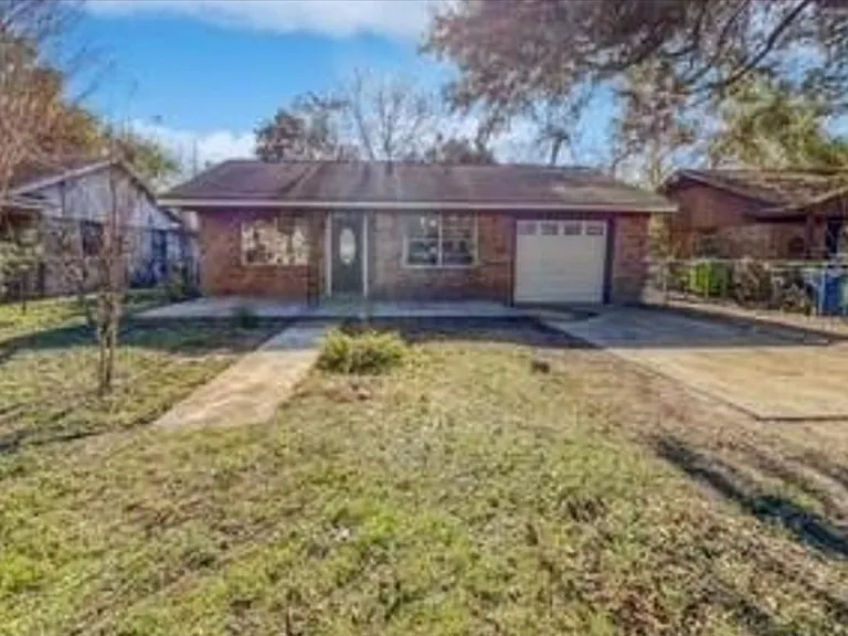 809 Cub Ln — Photo 1