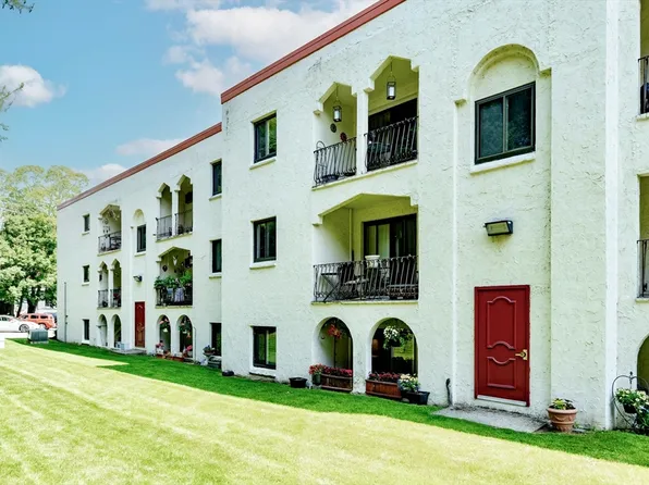 500 Fellsview Ter APT 502, Stoneham, MA 02180