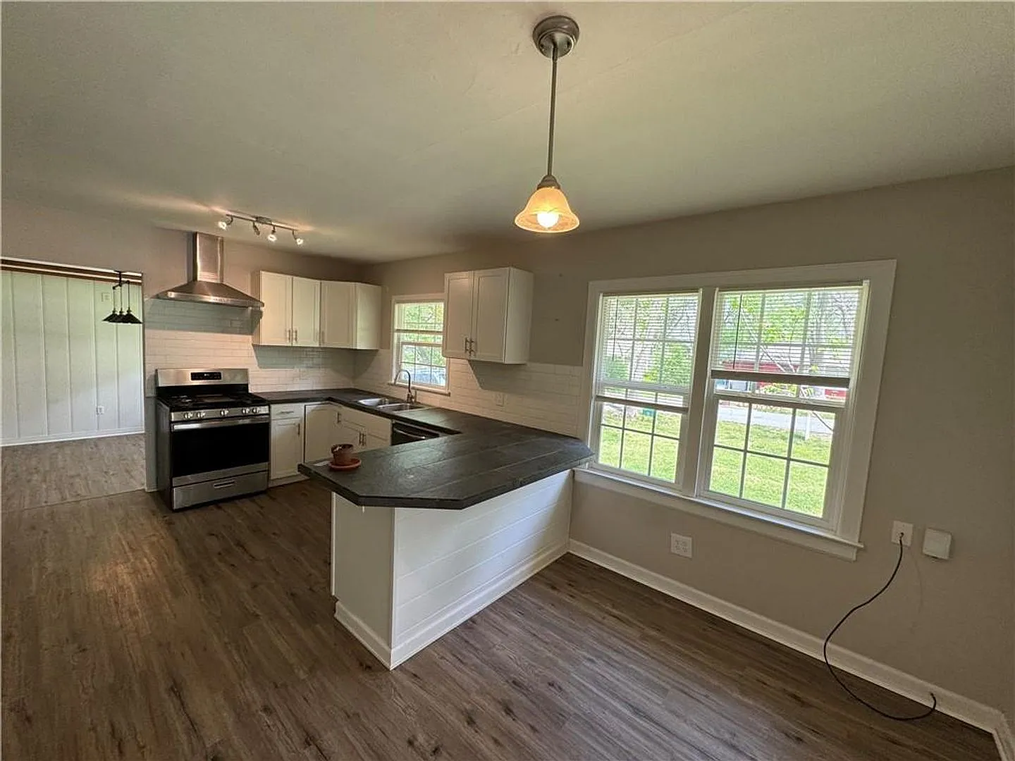 1843 N Janice Ave — Photo 2