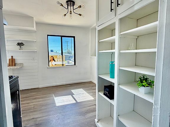 5th image of 2617 Mirador Dr