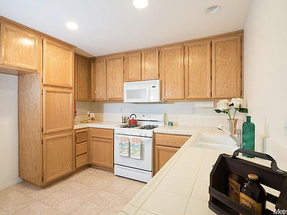 3rd image of 8009 Starbuck Way