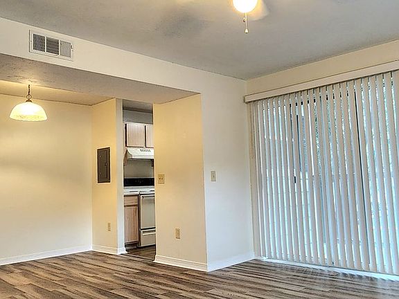 2nd image of 2360 SW Archer Rd APT 407