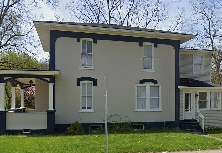 704 Axtell St — Photo 2
