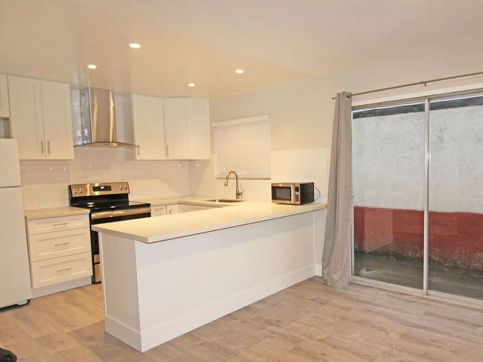 1st image of 3466 Paxton Ave #1