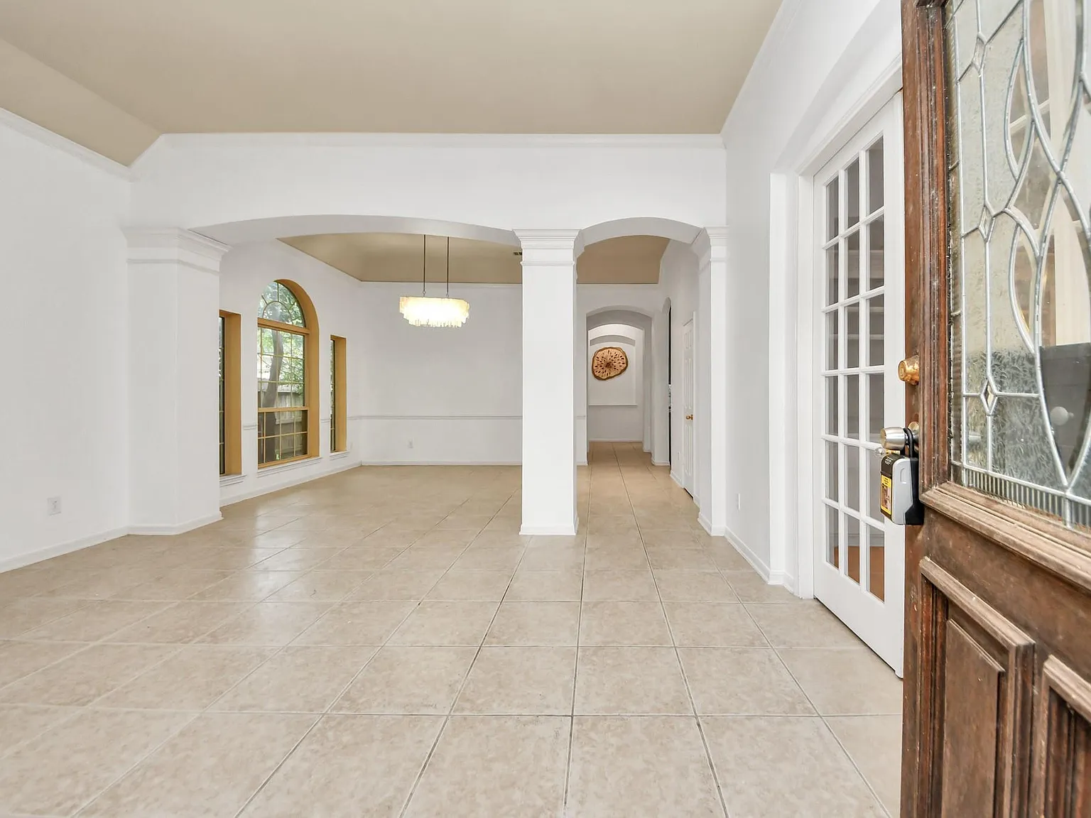 3 bed, 3.0 bath, 2880 sqft, $3,200 — Photo 4