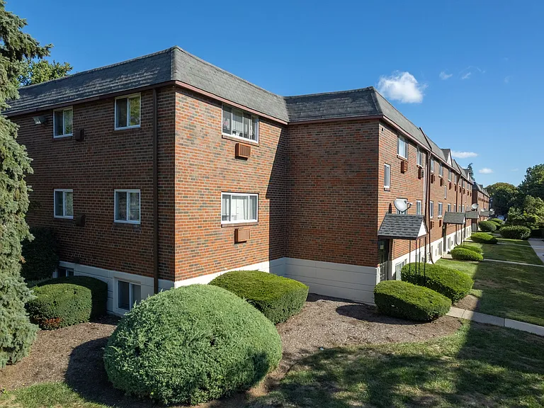Oakwood Apartments — Photo 4