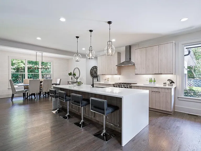 6447 Vernon Woods Dr — Photo 3