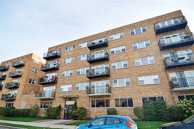 1st image of 2525 W Bryn Mawr Ave APT 202