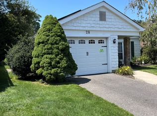 28 Kingston Dr, Ridge, NY 11961