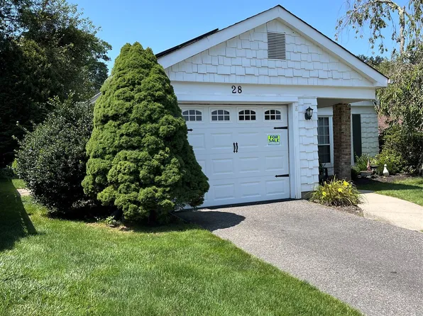 28 Kingston Drive, Ridge, NY 11961