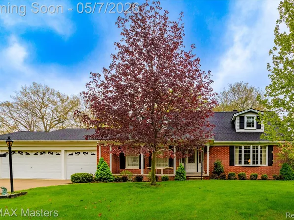 21879 Canterbury Ave, Grosse Ile, MI 48138