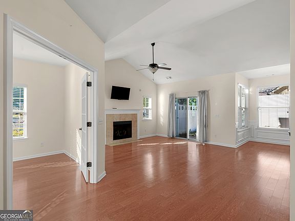 2nd image of 217 Fenwick Cir