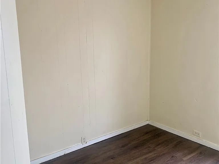 146 E 2nd St #5 — Photo 3