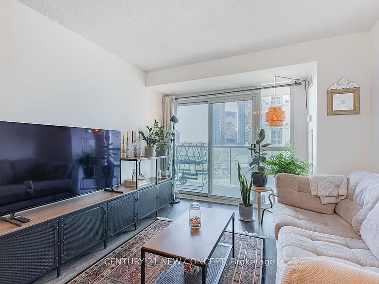 18 Harrison Garden Blvd #903 — Photo 6