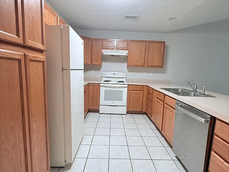 4003 Hidden Hollow Dr — Photo 3