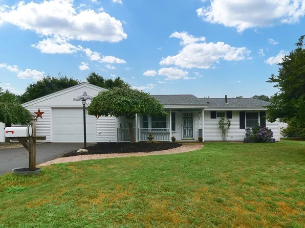 109 Annmarie Dr, Bellingham, MA 02019