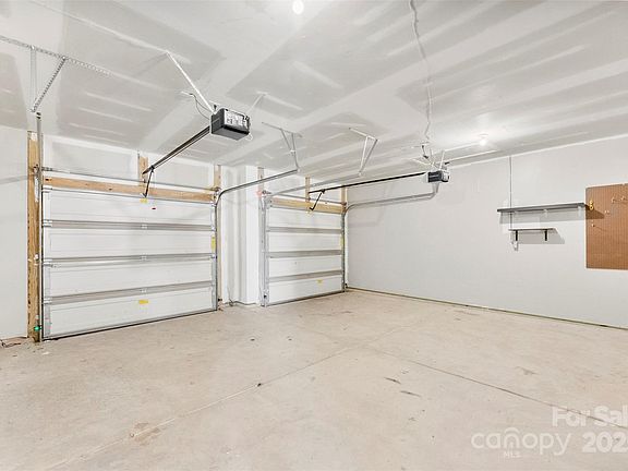 3rd image of 6050 Shamrock Green Dr