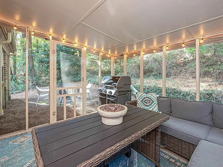 Screened-In Patio
