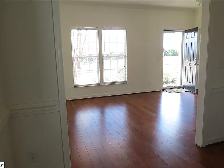 112 Auburn Top Ln — Photo 5