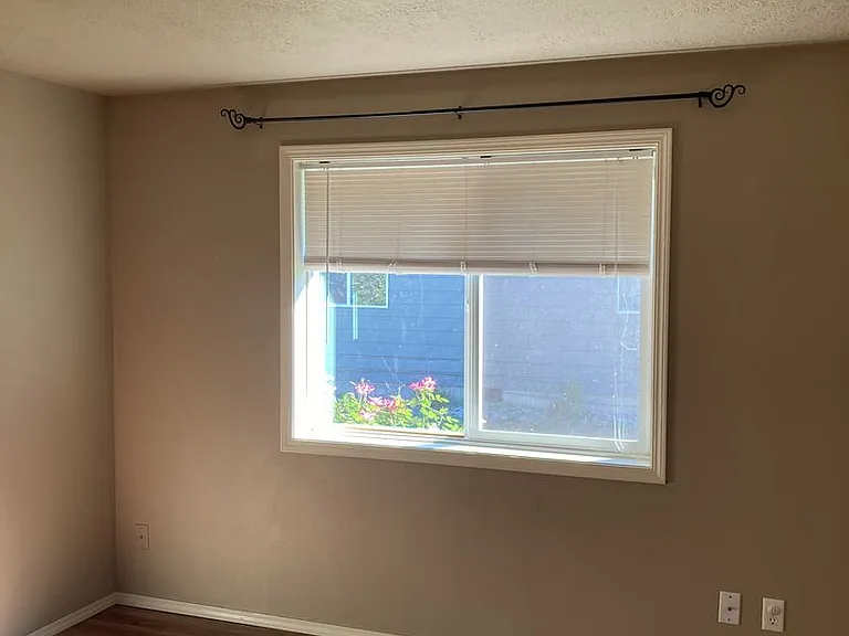 1590 SW Harbor Dr — Photo 6