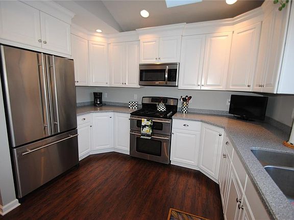4th image of 340 Hartsville Ln