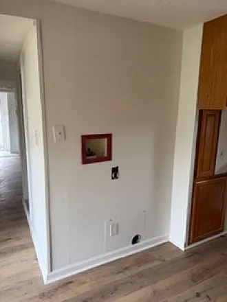 215 E Hickman St — Photo 8