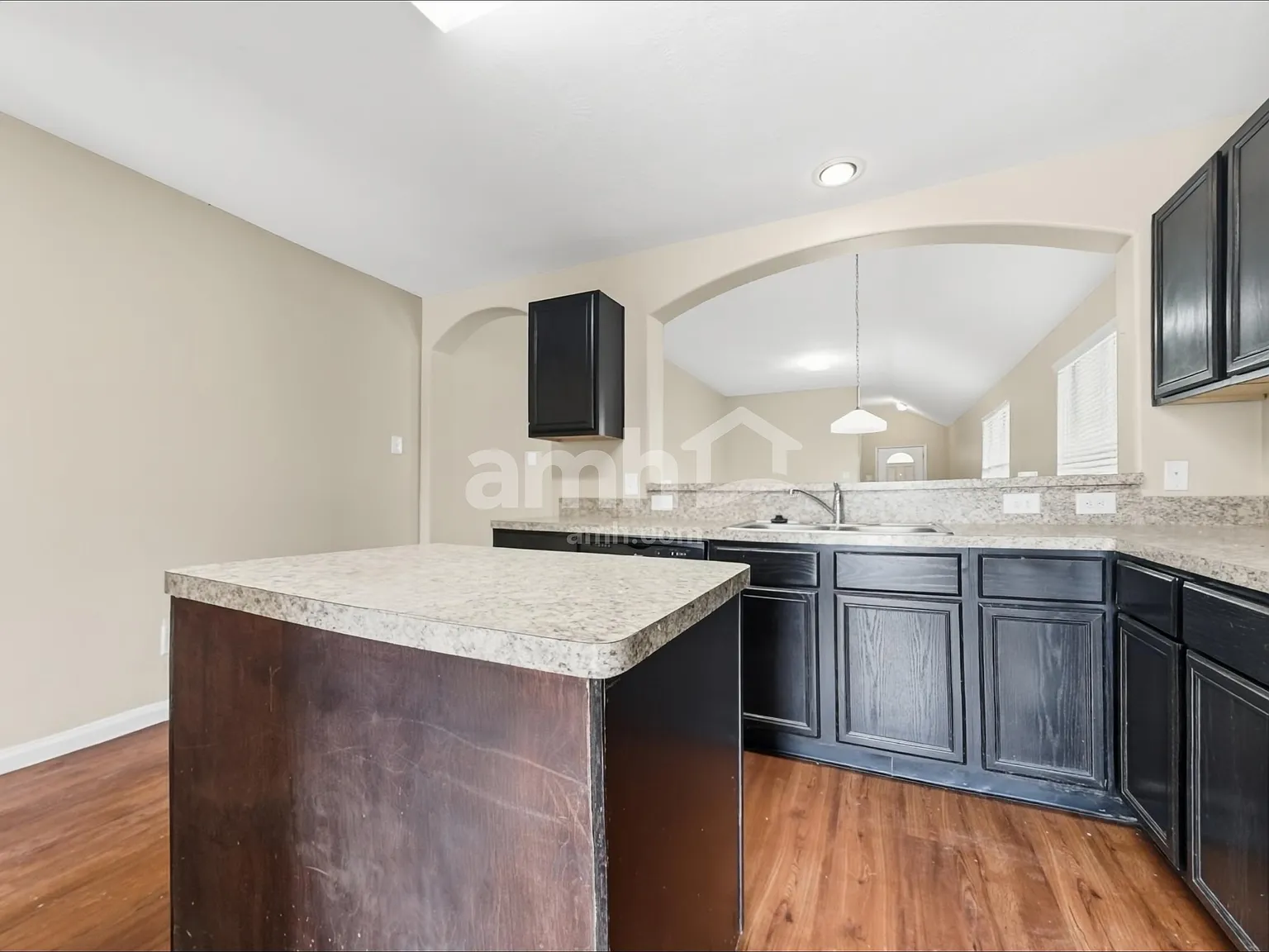 3 bed, 2.0 bath, 1366 sqft, $1,790 — Photo 4