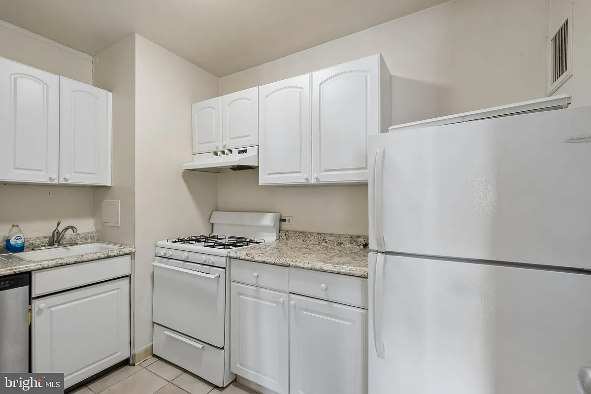 Building Photo - 210 Locust St #22CW