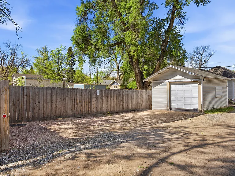 817 Mathews St — Photo 23