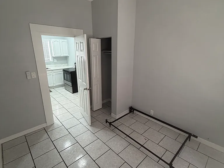 2317 W Chestnut St — Photo 10
