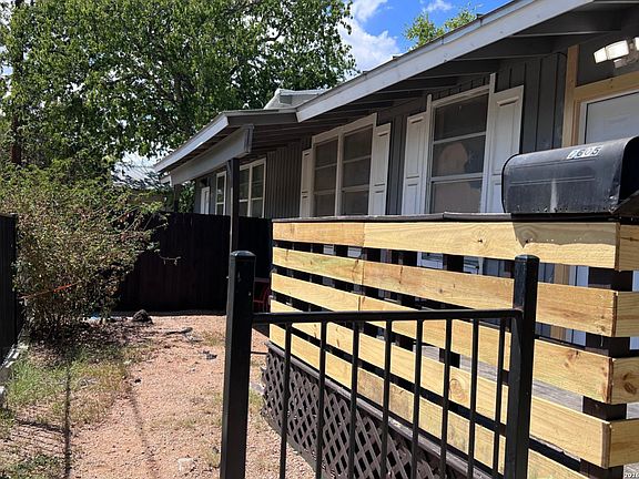2nd image of 2609 W Poplar