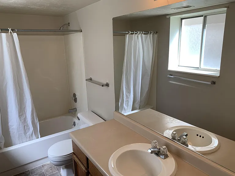 471 E 600 N #1 — Photo 7