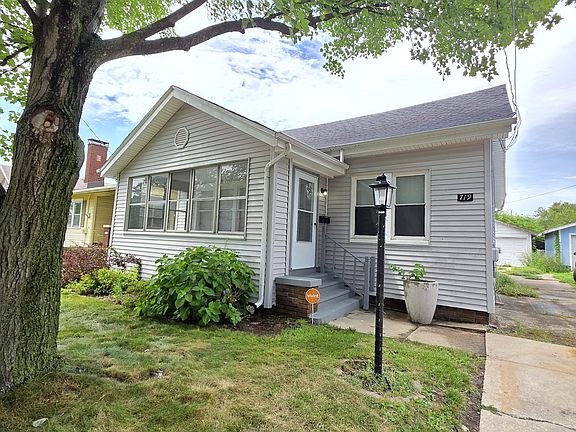 5th image of 719 W Maywood Ave