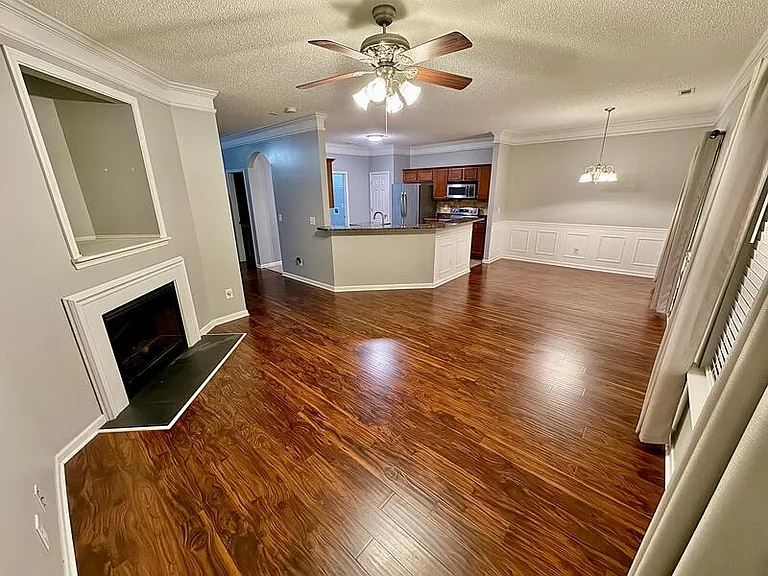 322 Clover Brook Dr — Photo 3