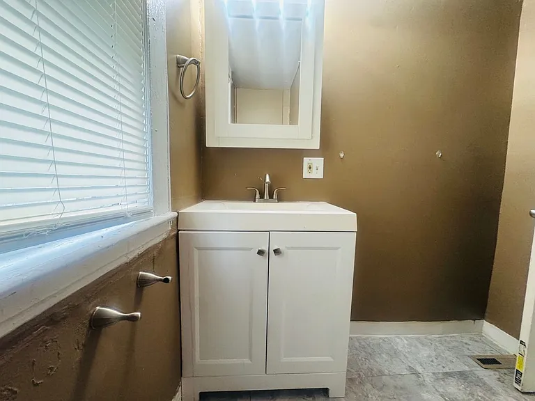 1056 E 99 ST. Cleveland, OH 44108 — Photo 11