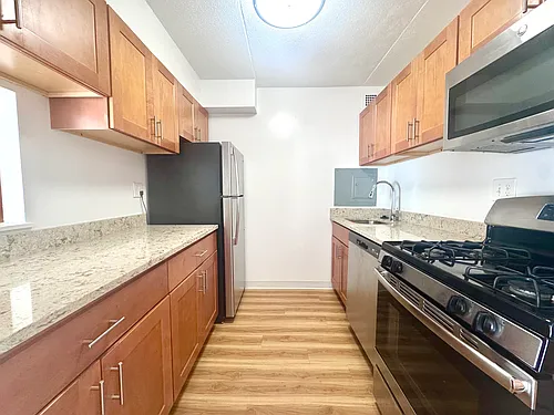 131 Park St #404 Photo 1