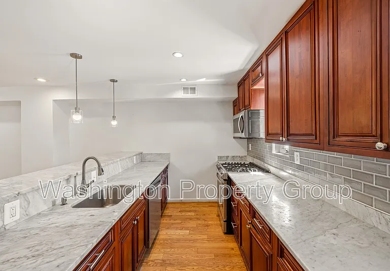 329 18th Pl NE — Photo 13