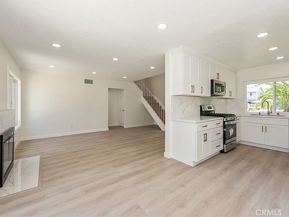 4th image of 23976 Carmel Dr