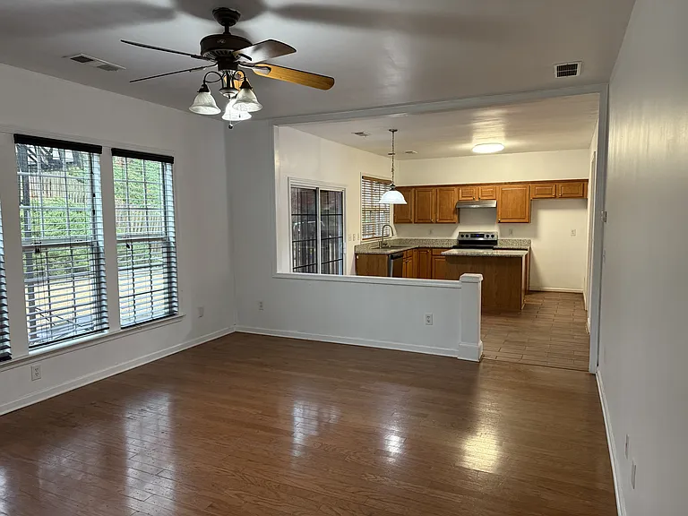 425 Friars Head Dr — Photo 6