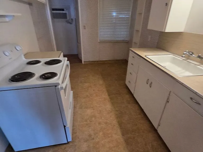 1412 Cahill Ave — Photo 13
