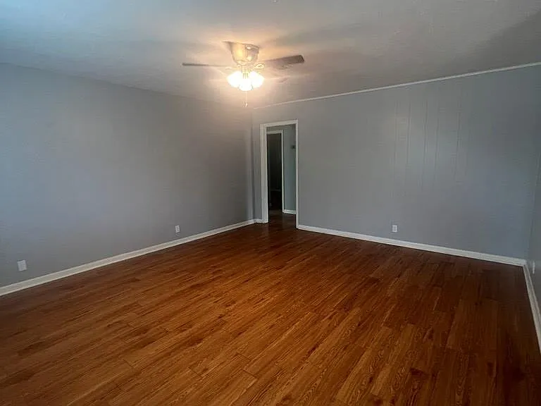 100A Hilltop Dr — Photo 3